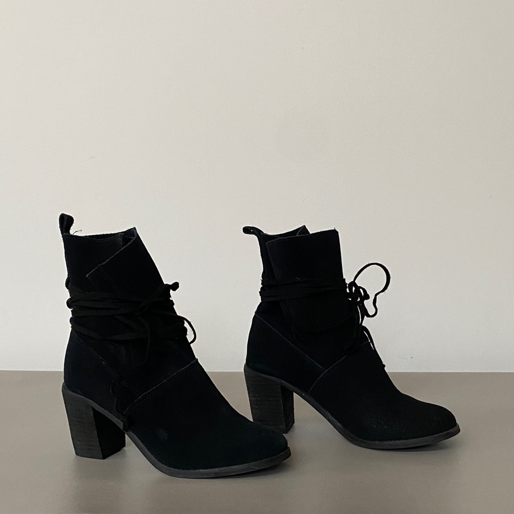 Women’s size 5.5 Toms Black Heeled Boots for Women - Picture 5 of 10